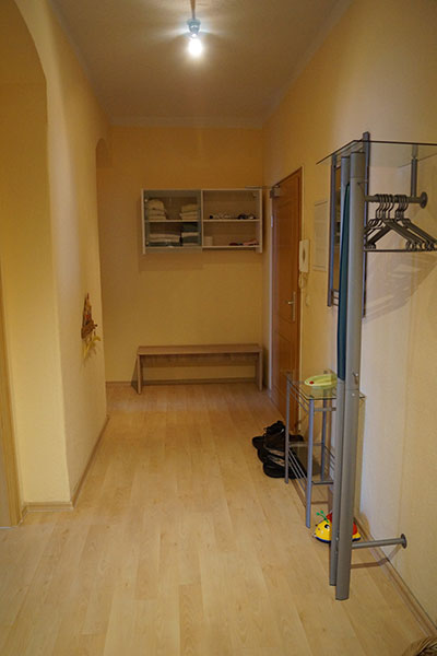 Eingangsbereich der Ferienwohnung mit Garderobe und extra Stauraum